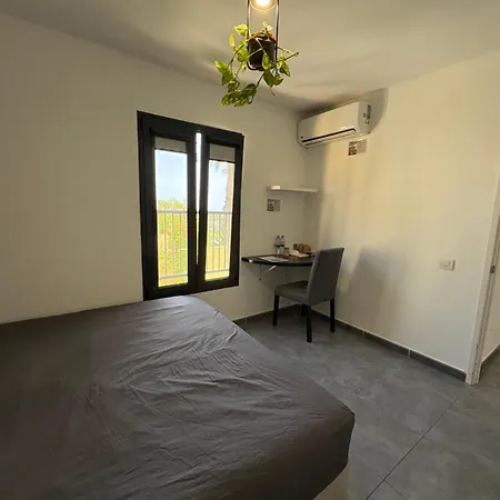 Double With Private Bathroom In Shared With Distant Sea View Lejlighed *